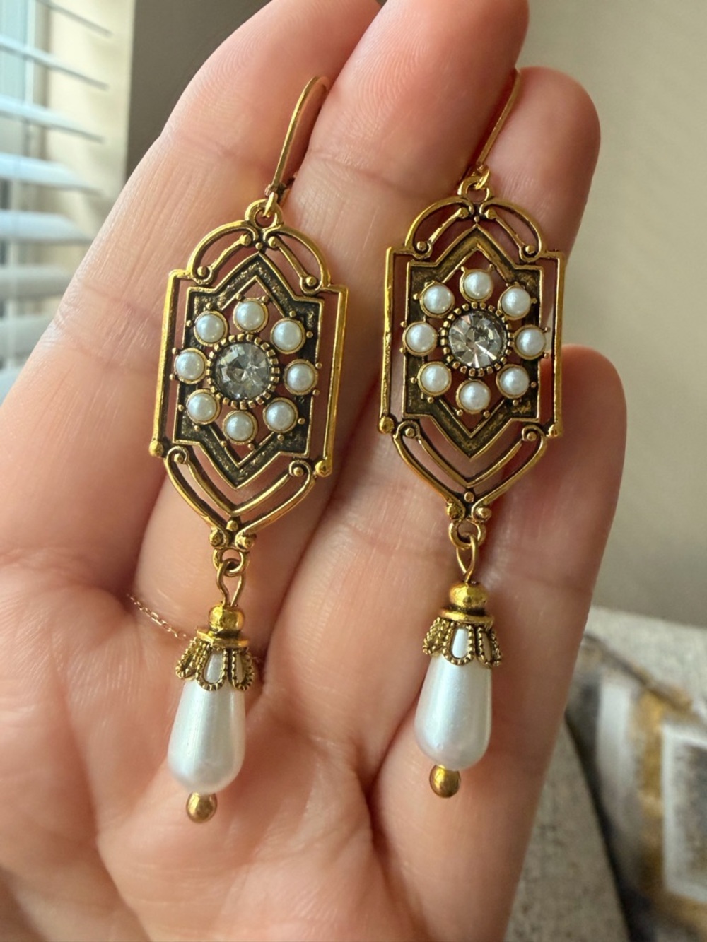 Vintage-Inspired Gold Pearl Drop Earrings - Elegant White Pearls - Picture 5 of 5